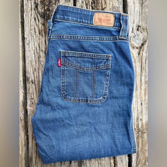 Levi’s Women’s Blue Denim Capri Jeans with Elastic in Waistband Size 10 - Picture 3 of 8